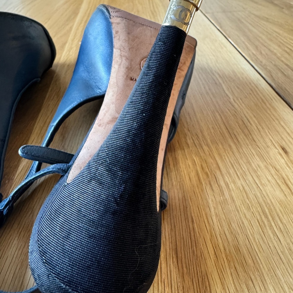 CHANEL Women's Black and Navy with gold tipped Heels - size 39/40 gently worn - Picture 8 of 11